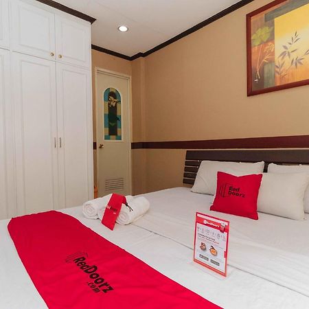 Reddoorz @ Up Village Quezon City Kültér fotó